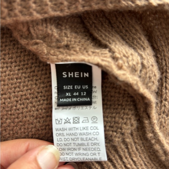 Winter Kris cross sweater - Picture 2 of 3